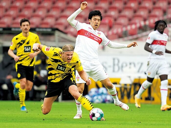 遠藤航「ボランチにとっては“要求”こそ醍醐味」～継ぐ者の覚悟～＜Number Web＞ photograph by Getty Images