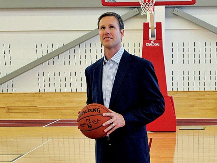 優勝候補のシカゴ・ブルズ、新HCの“前向きな直観”。～ジョーダン後の暗黒期に築かれた人々とのつながり～＜Number Web＞ photograph by Getty Images