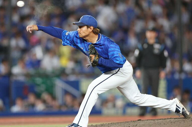 ロッテから現役ドラフトで移籍してきた佐々木千隼。今季はブルペンの一角として復活を遂げたといっていいだろう ／ photograph by JIJI PRESS