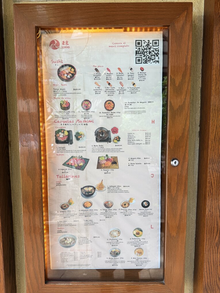 メキシコシティにあった日本料理店のメニュー（写真は右に続きます）　©Kiichi Matsumoto