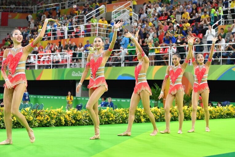 リオ五輪での新体操日本代表チームの演技　©︎JMPA
