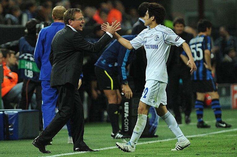 シャルケ時代のラングニック監督と内田篤人 ／ photograph by Getty Images