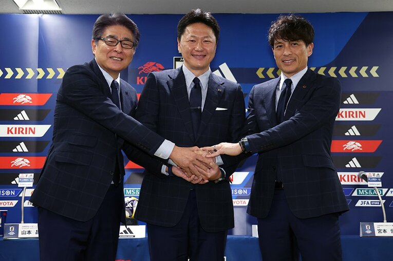 パリ世代に続き、LA世代を率いることになった大岩剛監督。会見ではパリ五輪本番に比べて、朗らかな表情だったという ／ photograph by JFA/AFLO