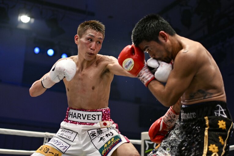 今年4月、タパレスから金星を挙げた小國はWBO6位に浮上した　©AFLO