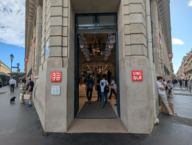 パリでも人気のユニクロ　©Yu Saito
