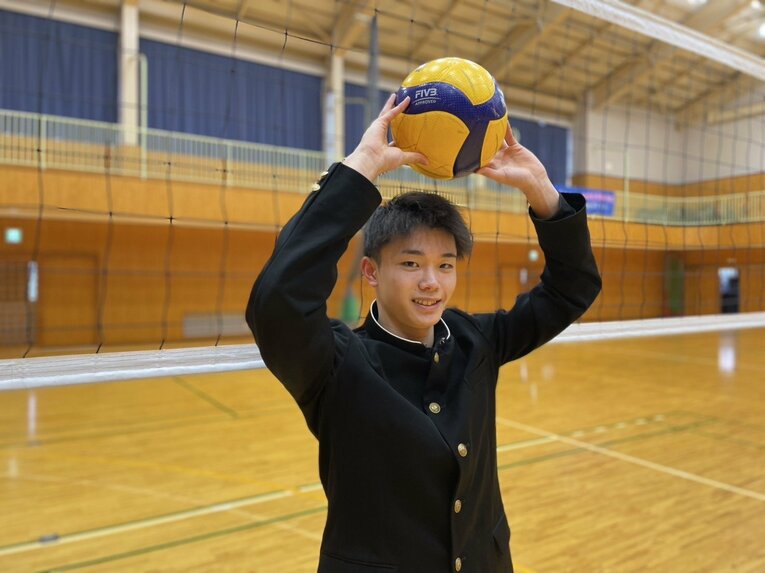 キャプテンでエースの星原優来（左）を支えたセッター井上大和（鳥取中央育英高校）　©︎Yuko Tanaka