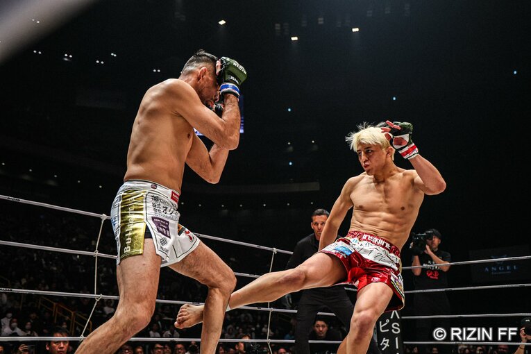 鈴木千裕vs.クレベル・コイケ　©RIZIN FF