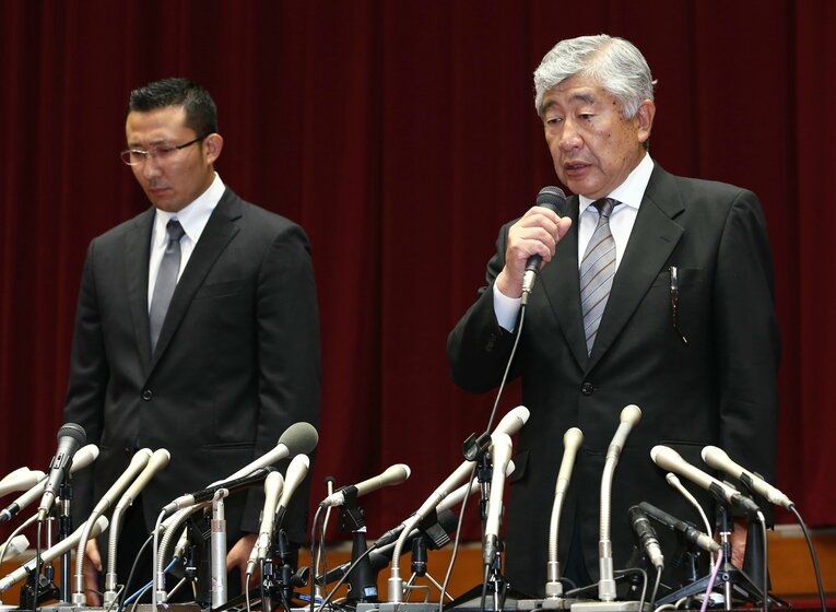 悪質タックル問題後、会見した日大アメフト部の内田正人監督（当時）ら首脳陣　©JIJI PRESS