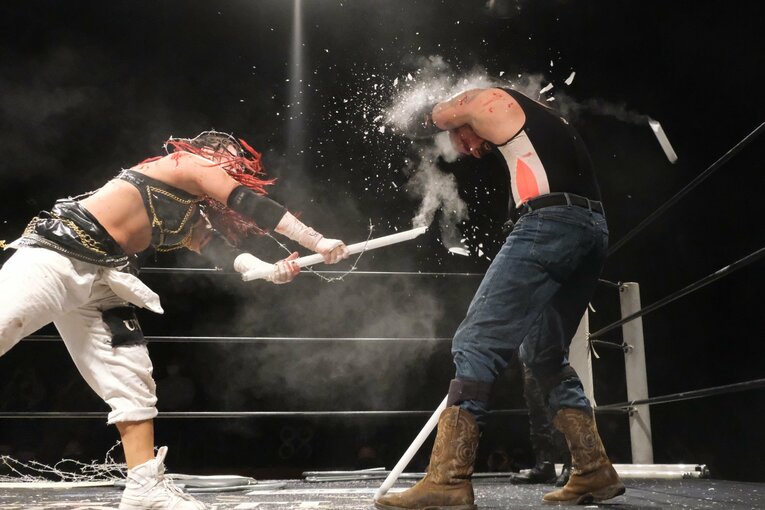 元パティシエが蛍光灯で殴り合い…“デスマッチアマゾネス”山下りなの媚びない魅力「犯罪以外なら何してもいい」 米国で男子相手に王座獲得(86)