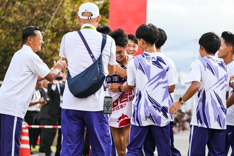 チームメイトのもとへ　©Nanae Suzuki