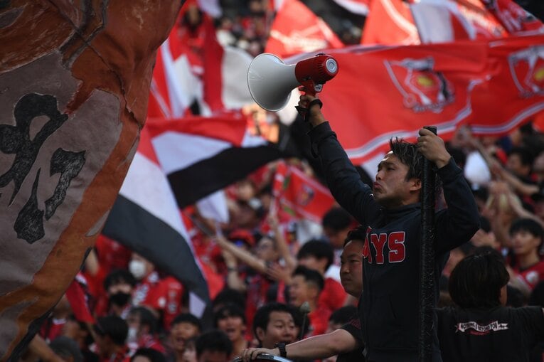 埼玉スタジアムに詰めかけた浦和レッズサポーター