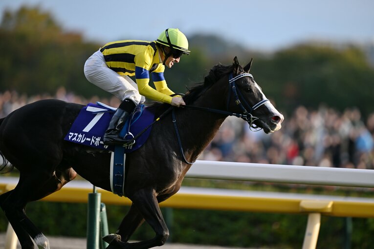 天皇賞・秋を制したマスカレードボールとルメール　©Keiji Ishikawa