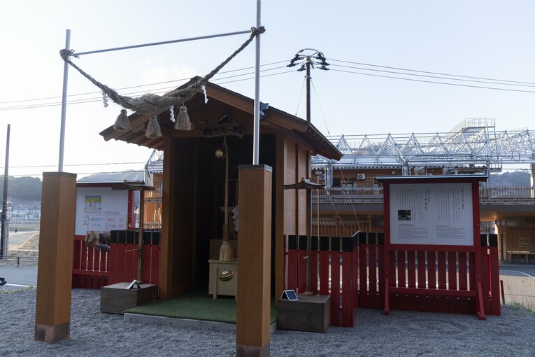 スタジアムの入口の近くにあったラグビー神社