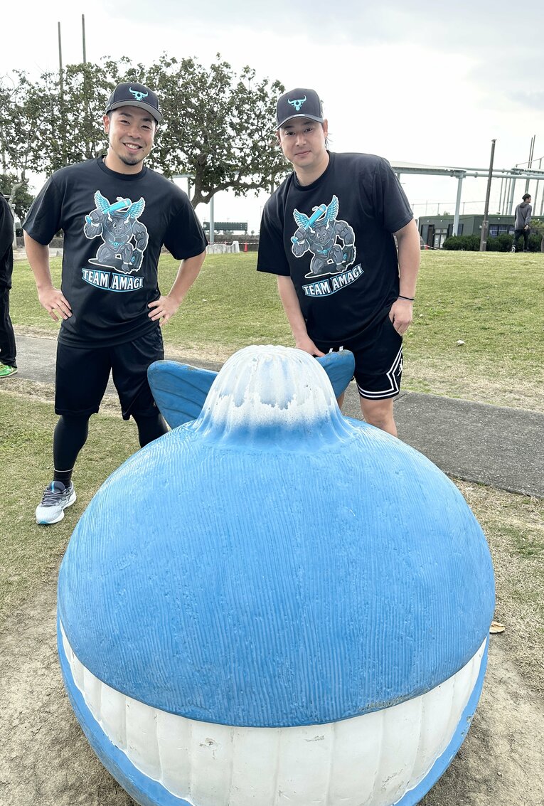 多くの選手が近藤を慕い自主トレに集っている　©︎Chiba Lotte Marines