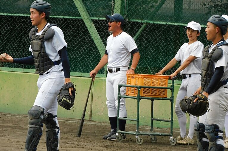 静岡県屈指の名門公立校。野球部のリアルな今を指揮官に聞いた ／ photograph by Jun Aida
