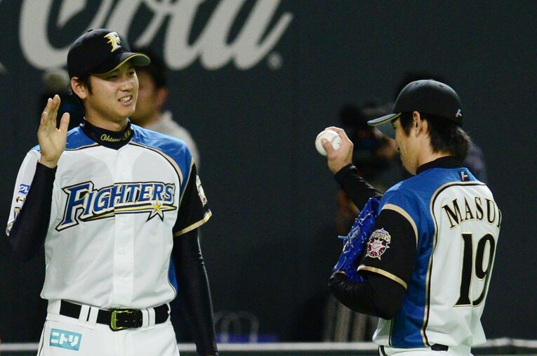 日本ハム時代の大谷翔平と増井浩俊。オリックスでは山本由伸ともチームメートだった ／ photograph by JIJI PRESS