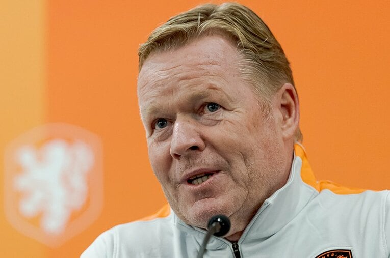 オランダ代表クーマン監督の会見からは、北中米W杯グループFの勢力図が見えてくる ／ photograph by Soccrates Images/Getty Images