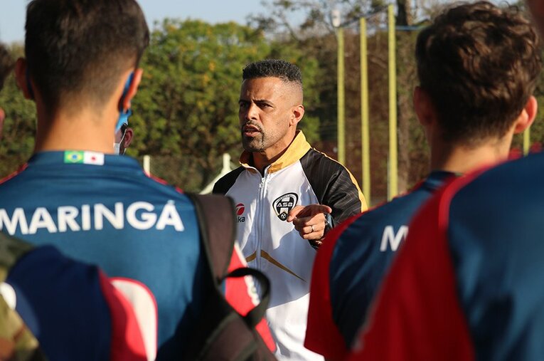 ブラジルで育成クラブ運営に携わる三都主アレサンドロ。熱く語ってくれた ／ photograph by Santos Soccer Academy