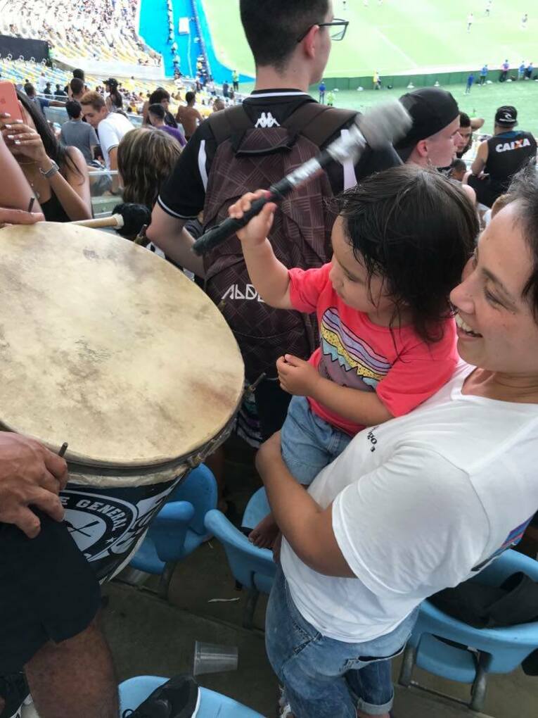 フットボール観戦を楽しむ藤井一家©Yuko Fujii