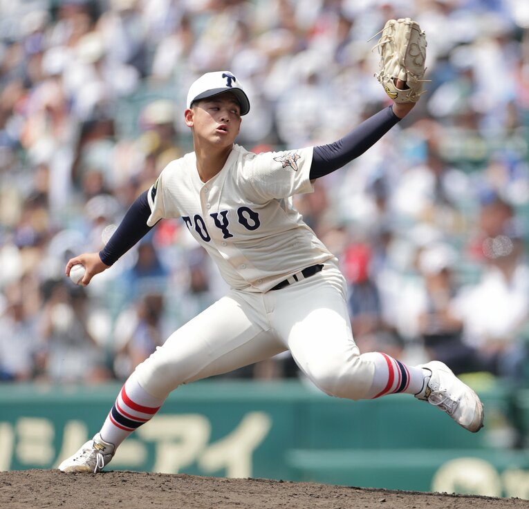 実に143日ぶりに公式戦のマウンドに立った東洋大姫路の元エース・阪下漣　©JIJI PRESS