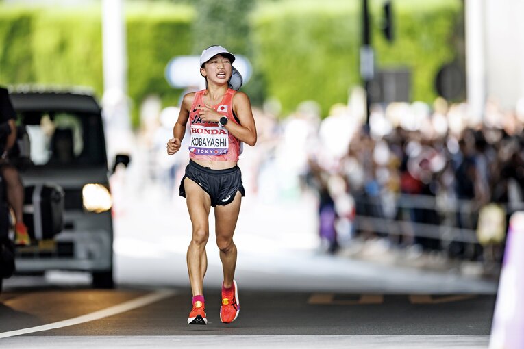 レース最終盤で「もともと苦手意識があった」という上り坂を走る小林　©︎Kiichi Matsumoto