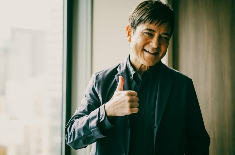 9月23日に60歳の誕生日を迎えた俳優・川平慈英。愛してやまないサッカーとの出会いを語った ／ photograph by Kiichi Matsumoto