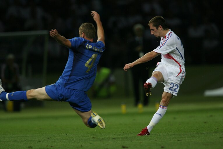 06年W杯決勝での決死のブロック　©Naoya Sanuki