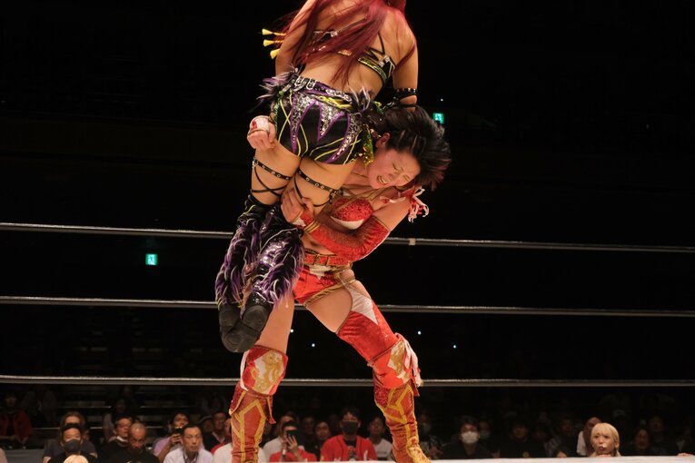 「日本スタイルも出し切った」イヨ・スカイが“WWEでは使えない大技”を…林下詩美が女子プロレス新団体で叶えた夢「今日は紫雷イオが見れた」(24)
