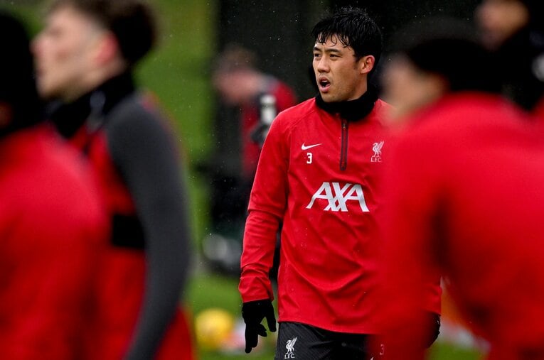 失意のアジアカップを終えてリバプールに帰還した遠藤航。3連勝に貢献し、いよいよ今季初タイトルを懸けた戦いに臨む　©Getty Images