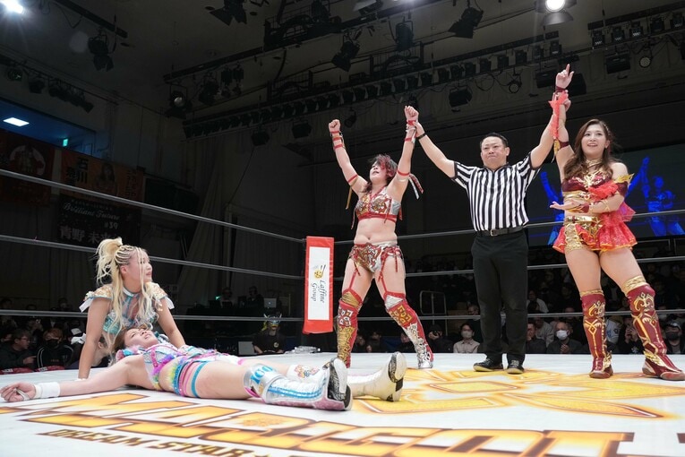 岩谷麻優、ビクトリア弓月組に勝利した青野未来、林下詩美組　©Essei Hara