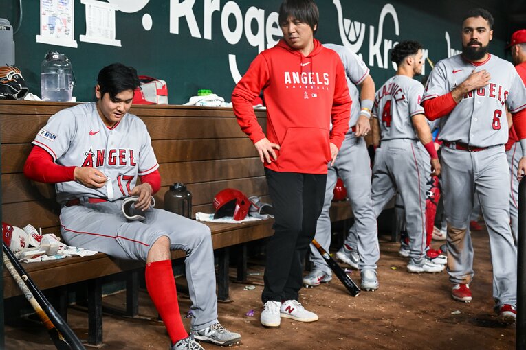 ベンチでは常に隣で　©︎Nanae Suzuki