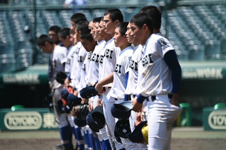 2020年の甲子園大会交流戦で星稜高校と対戦した履正社ナイン ／ photograph by Naoya Sanuki