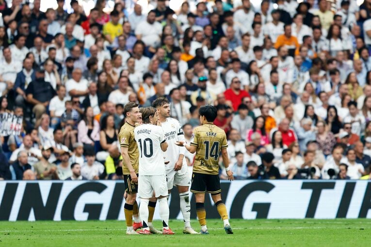 久保建英23歳vsモドリッチ39歳「吹っ飛ばし、抜き去った」後の敬意…“マドリー栄光の10番”涙と笑顔の別れ「好きになった言葉を」(13)