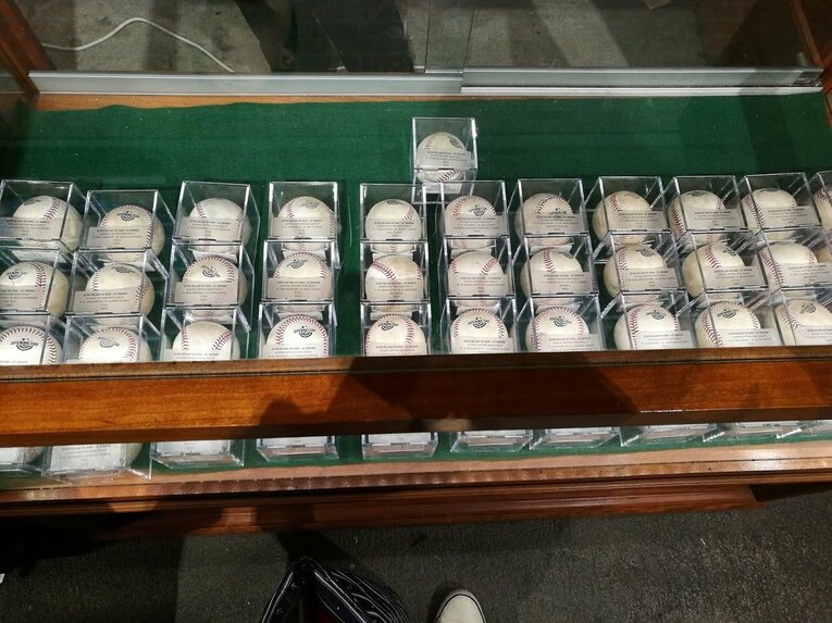 売店に並ぶ当日の実使用球