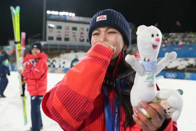 ミラノ五輪ジャンプ混合団体で銅メダルを獲得した日本チーム　©Tsutomu Kishimoto／JMPA