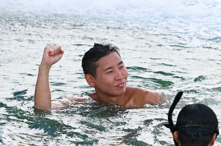 日本人初となるハイダイビングでの世界水泳出場を果たした荒田。ビル10階相当の27ｍの高さからダイブする異例の競技だ ／ photograph by AFLO