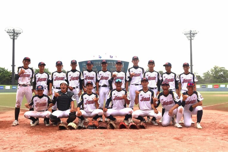 ワールドシリーズ出場を決めた日本代表の18人。松本怜青の影響を受けてアイブラックでプレーする選手もいた　©Yuki Kashimoto