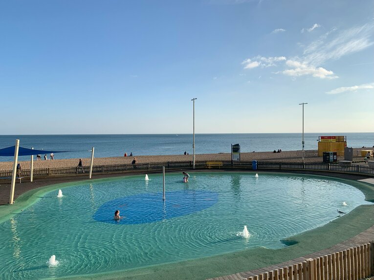 ブライトンのビーチ。アーティストのCDジャケットになりそうな風景が続く（4／7枚）©Yoichi Igawa　