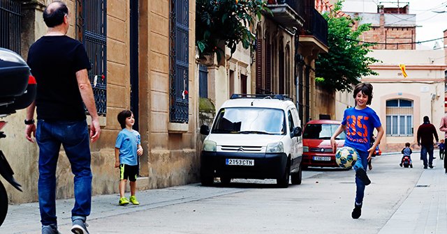 バルセロナに球蹴りが戻ってきた 親子の路地裏フットボールの幸せ 5 5 リーガ エスパニョーラ Number Web ナンバー