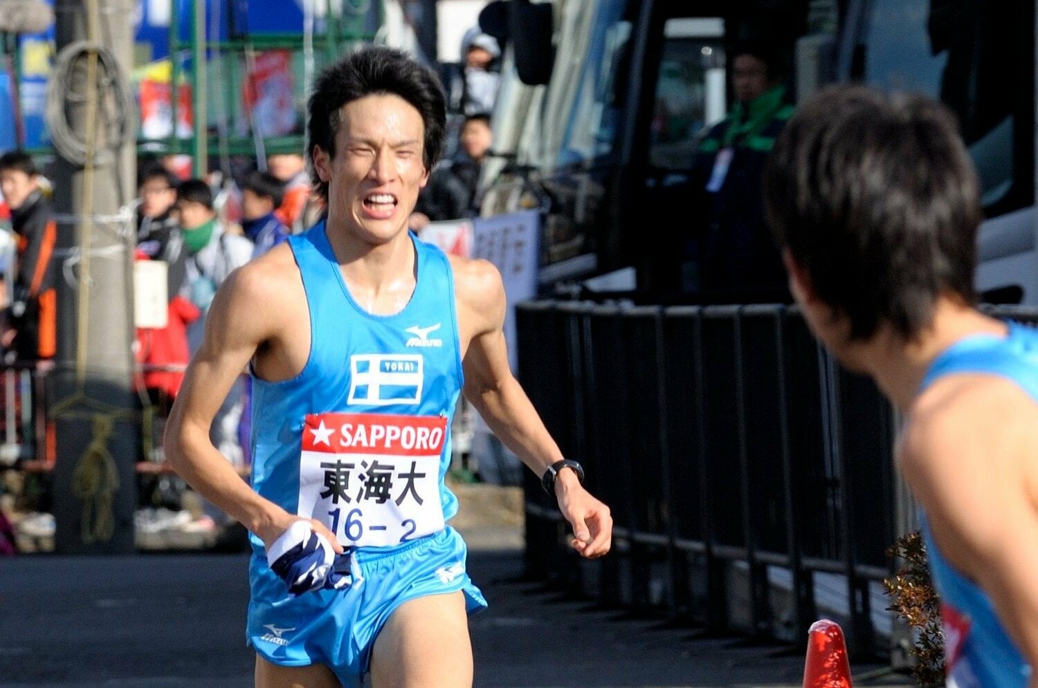 大学2年時の箱根では「花の2区」で17人抜きの区間賞。大会MVPも獲得した　©BUNGEISHUNJU