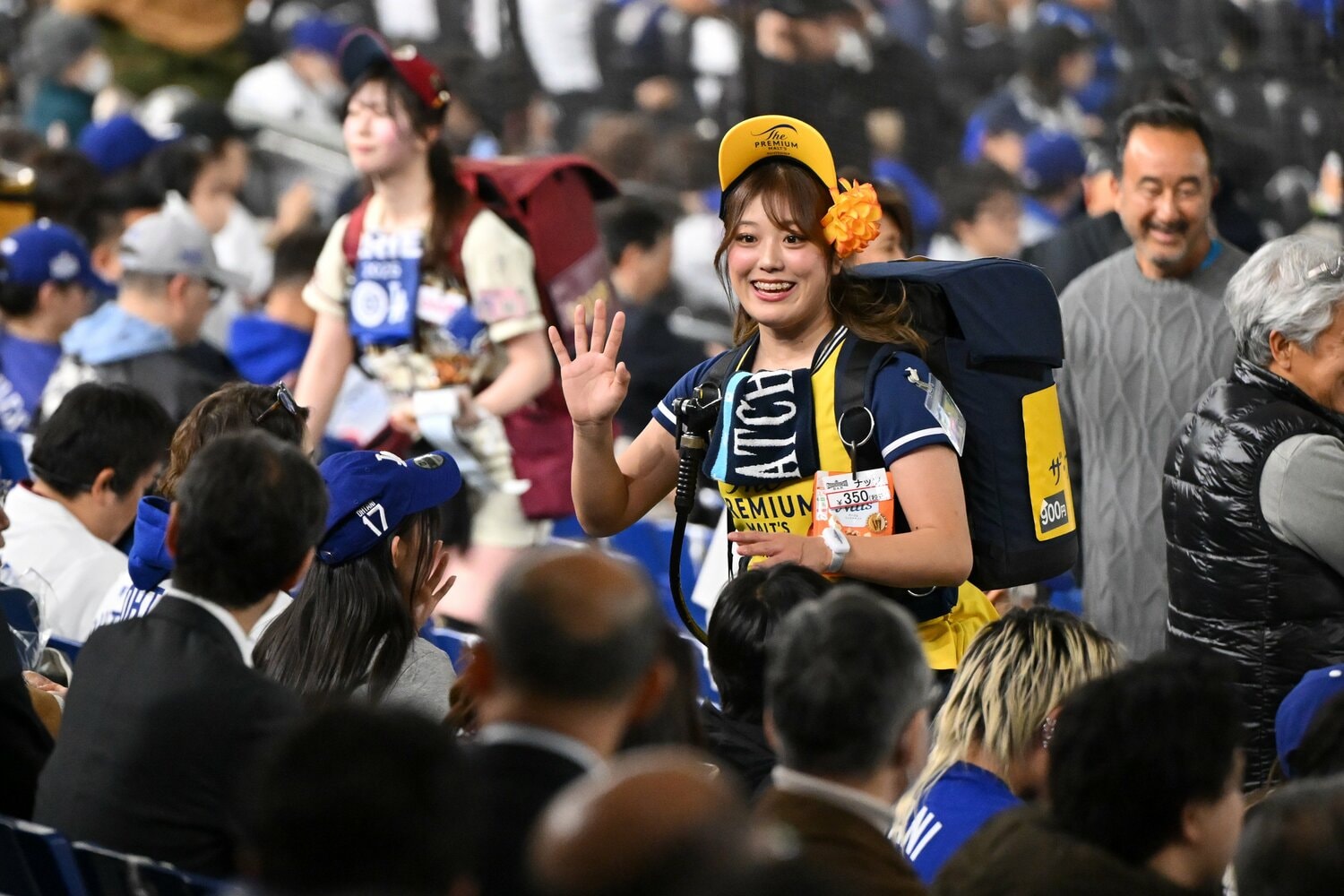 マケイン記者が驚いた、東京ドームのビール売り子　©Getty Images