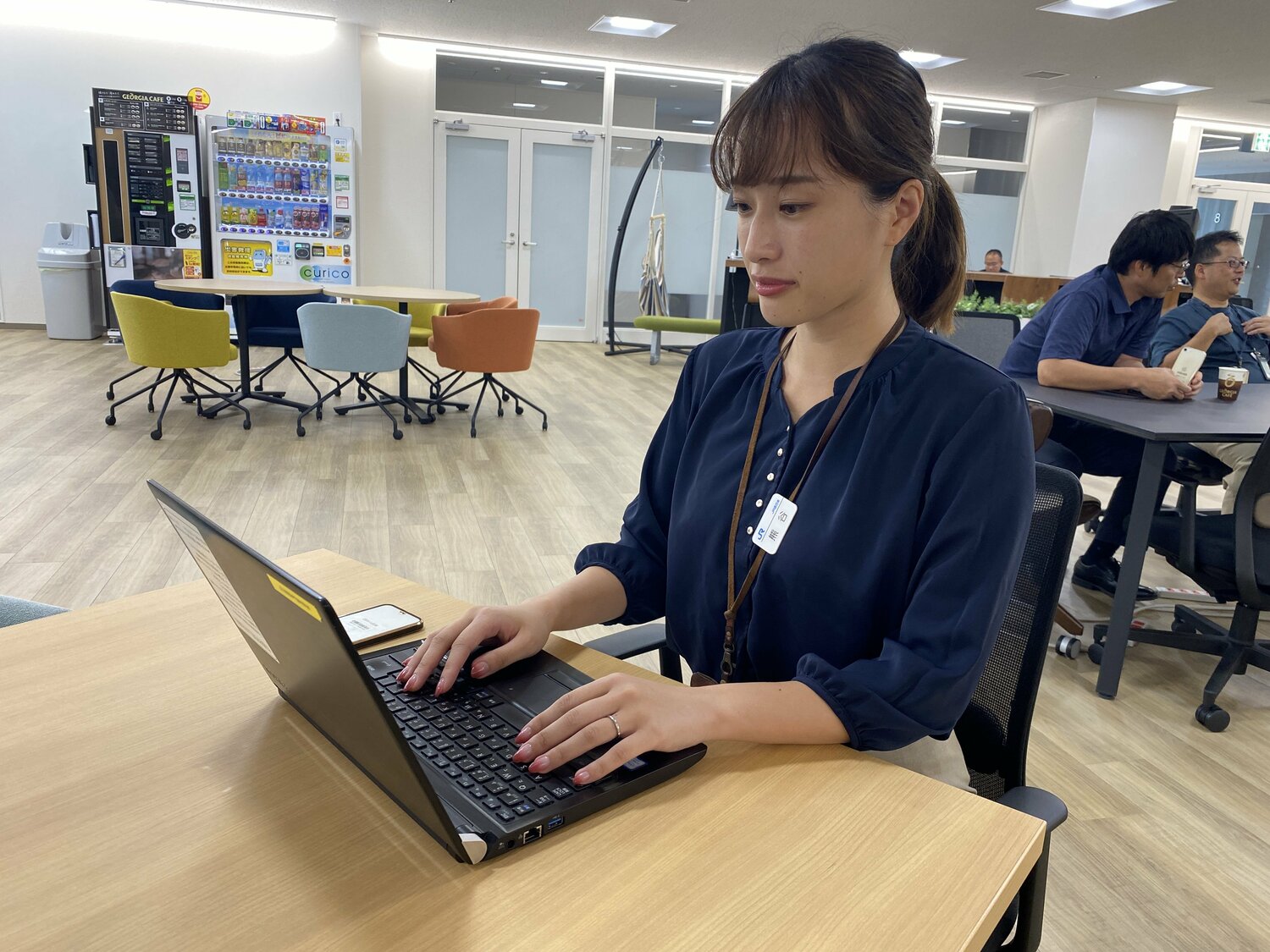 JR西日本で人事を担当する熊谷侑華さん。応援団ではチアリーダーに挑戦