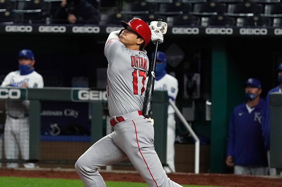 強打、好走塁をメジャーの舞台で見せる大谷©Getty Images