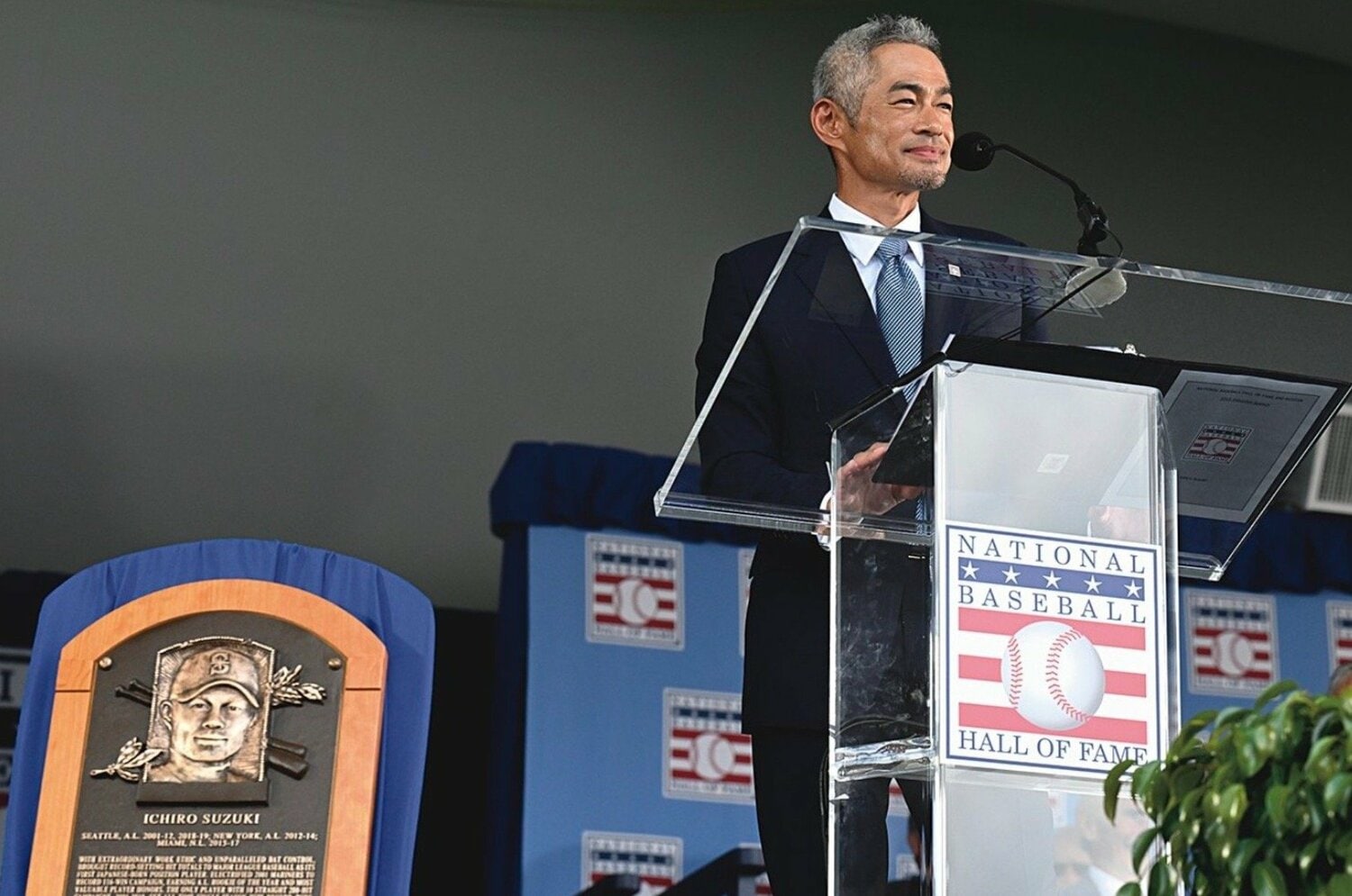 「野茂さん、本当にありがとうございました」イチローのメジャー殿堂入りスピーチ”あえて日本語で語った理由”「だって野茂さん、日本人ですから」＜Number Web＞ photograph by Naoya Sanuki