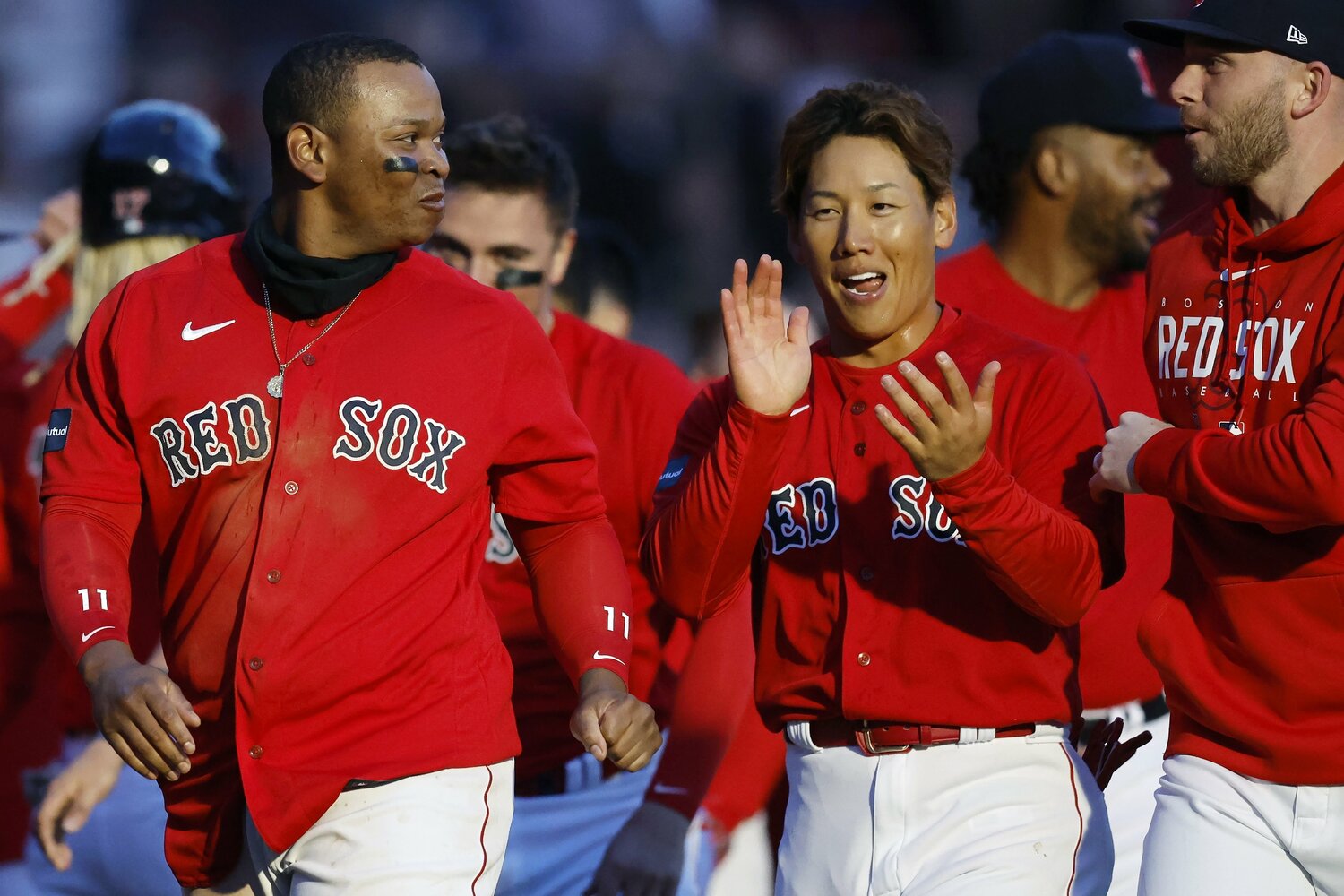 開幕2戦目は無安打ながらも、サヨナラ勝利のきっかけになるエラーを誘発した吉田正尚 ©︎AP/AFLO