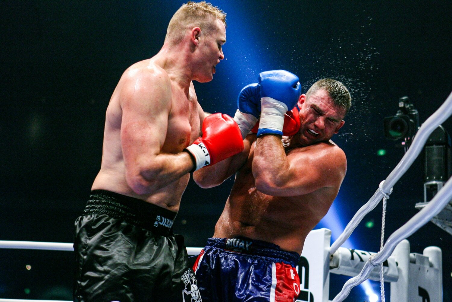 2006年のグランプリ決勝。アーツはセミー・シュルトに判定で敗れた　©Susumu Nagao