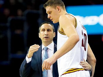 その出会いは“運命的”。キャブスで再び集った師弟。~ロシア発、NBA行きの数奇な運命~<Number Web> photograph by AP/AFLO