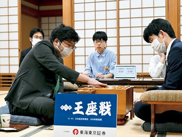 期待勝率94％が“一瞬で4％”に…藤井聡太をギリギリまで追い詰めた男の痛恨「最後のほうまで自分に勝ちがあったよな」 村田顕弘六段の告白＜Number Web＞ photograph by KYODO