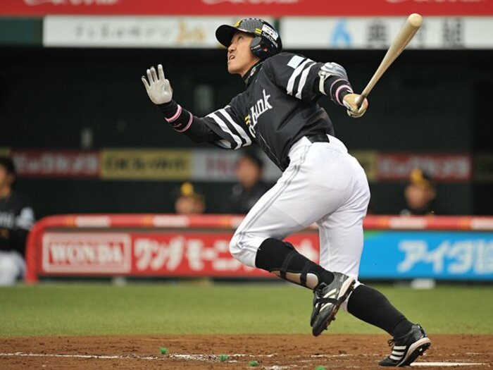 CSに強い“安打製造機”内川聖一。常勝ソフトバンクでの意識変革とは?<Number Web> photograph by Hideki Sugiyama