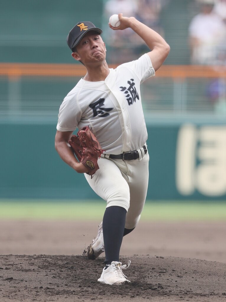 投打に活躍した尽誠学園の広瀬。実は大阪出身でもある　©JIJI PRESS